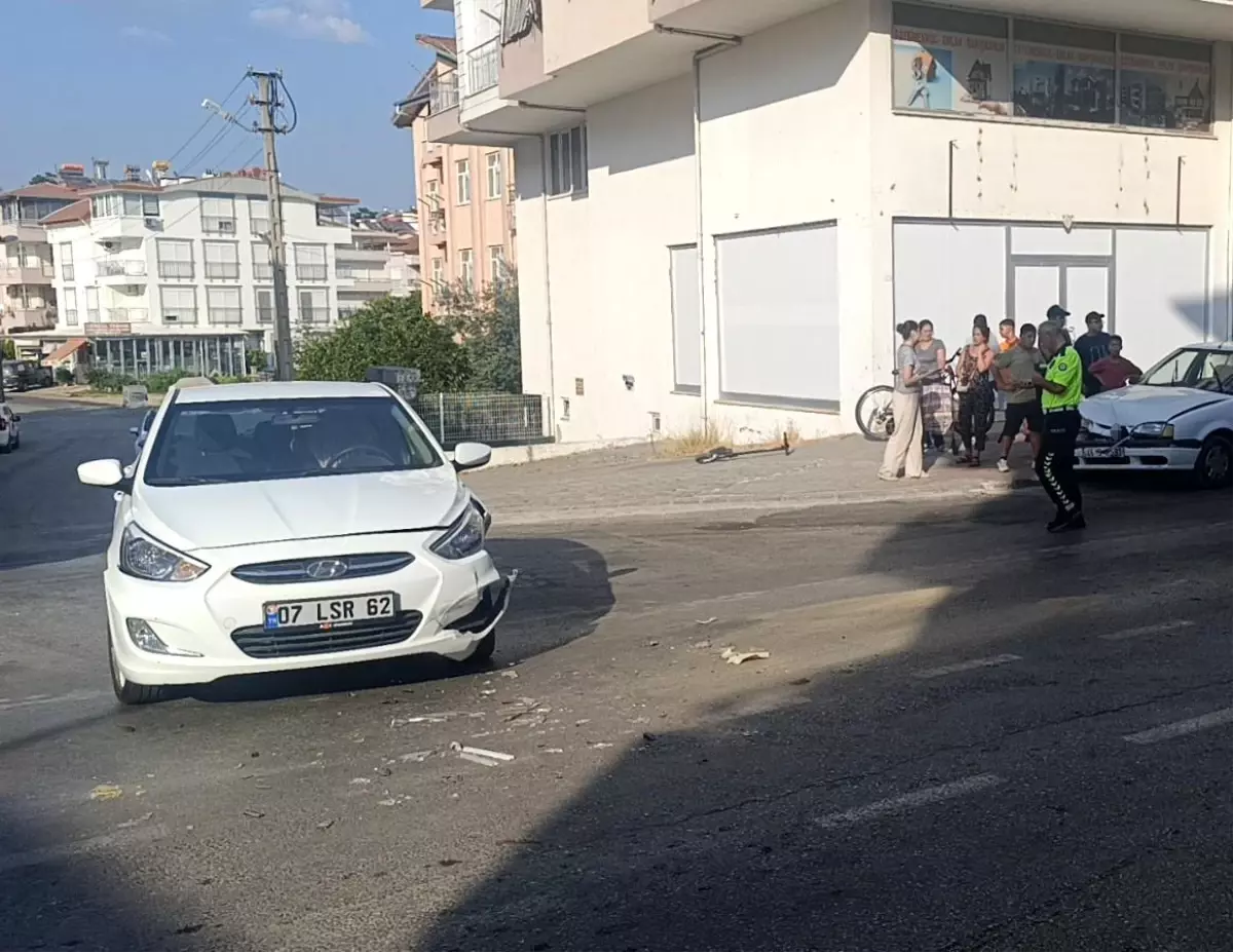 Manavgat'ta Otomobil Kazası: 1 Yaralı