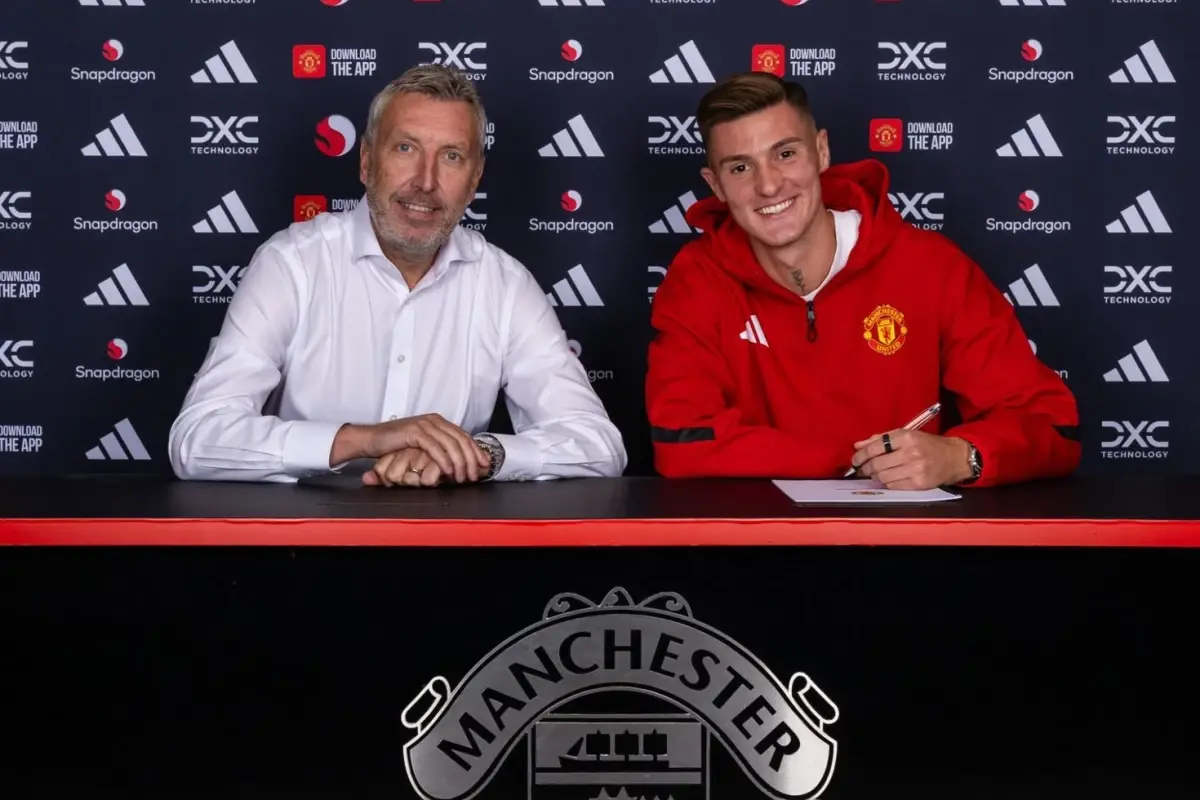Osimhen'e 75 milyon euro vermeyen Manchester United, Sesko için servet ödedi