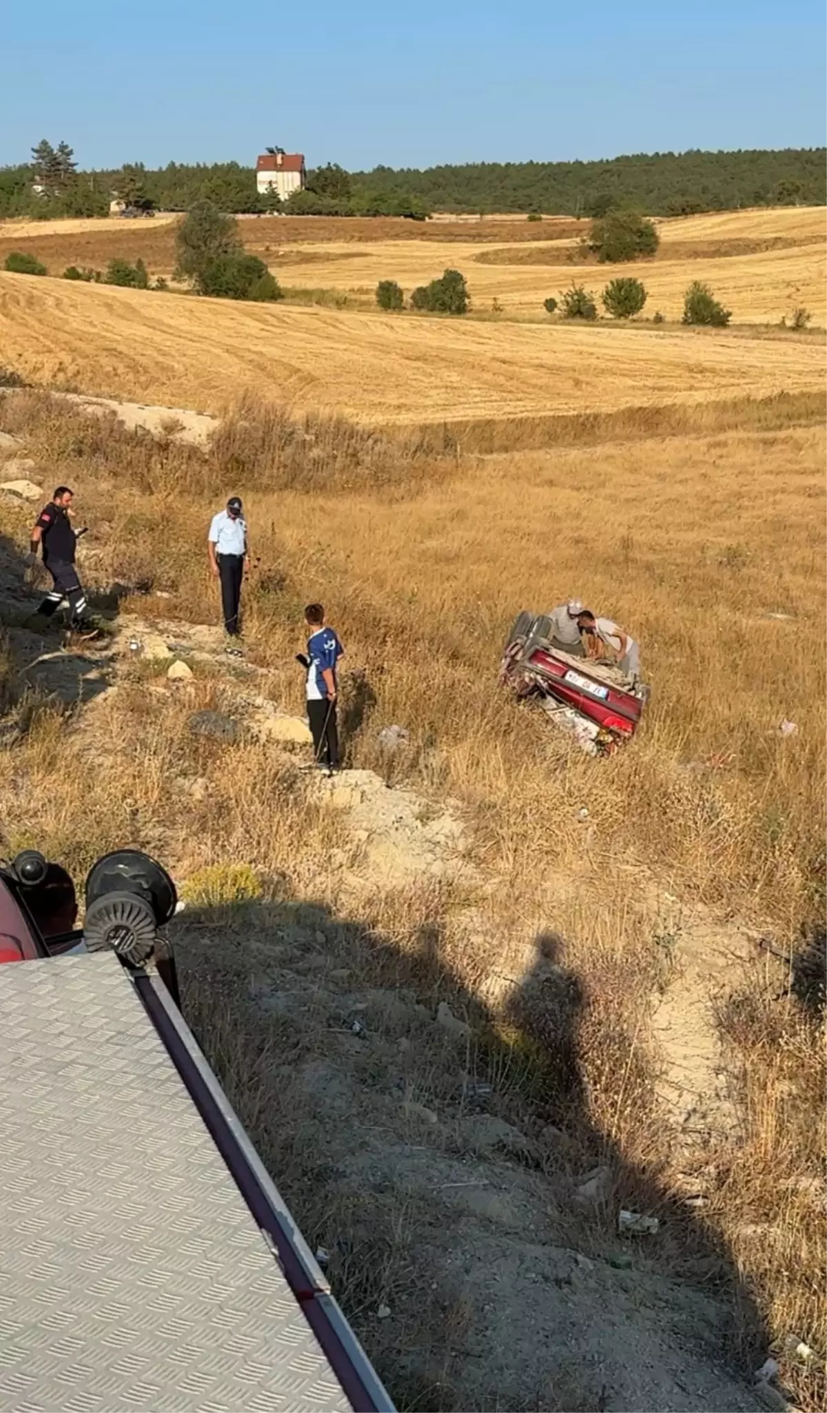 Karabük'te Tarla Yolu Kenarına Devrilen Otomobil 5 Yaralı
