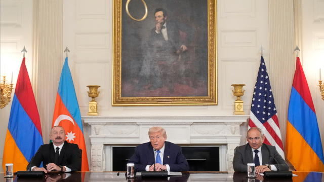 Tarihi anlaşmayı Trump duyurdu! Azerbaycan ve Ermenistan el sıkıştı