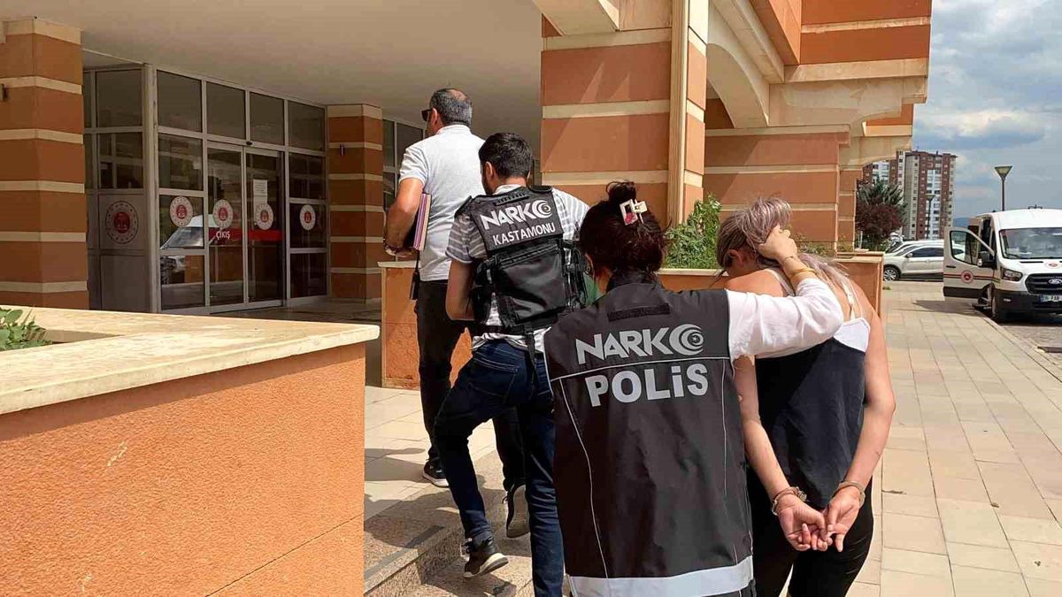 Kastamonu'da Motosikletli Trafik Timi Uyuşturucu Operasyonu Düzenledi