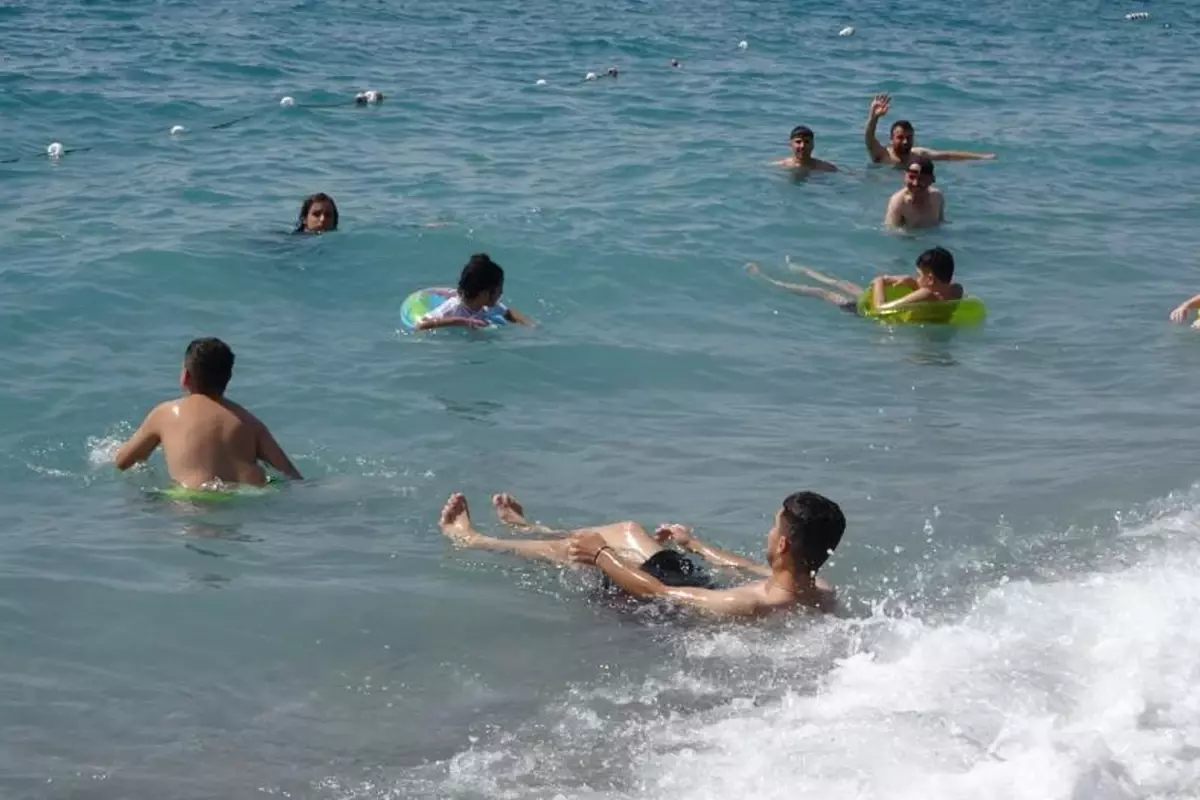 Türkiye'de ilk ve tek! Dermatologların önerdiği plaj doldu taştı