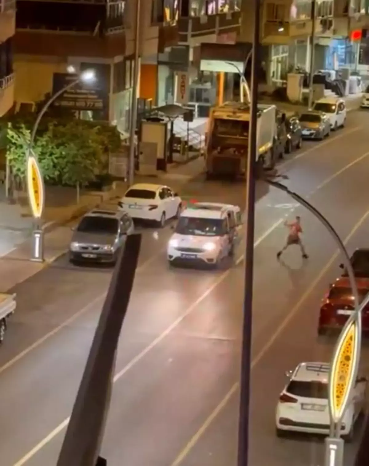 Yalova'da Bıçakla Araçlara Saldıran Şüpheli Gözaltına Alındı