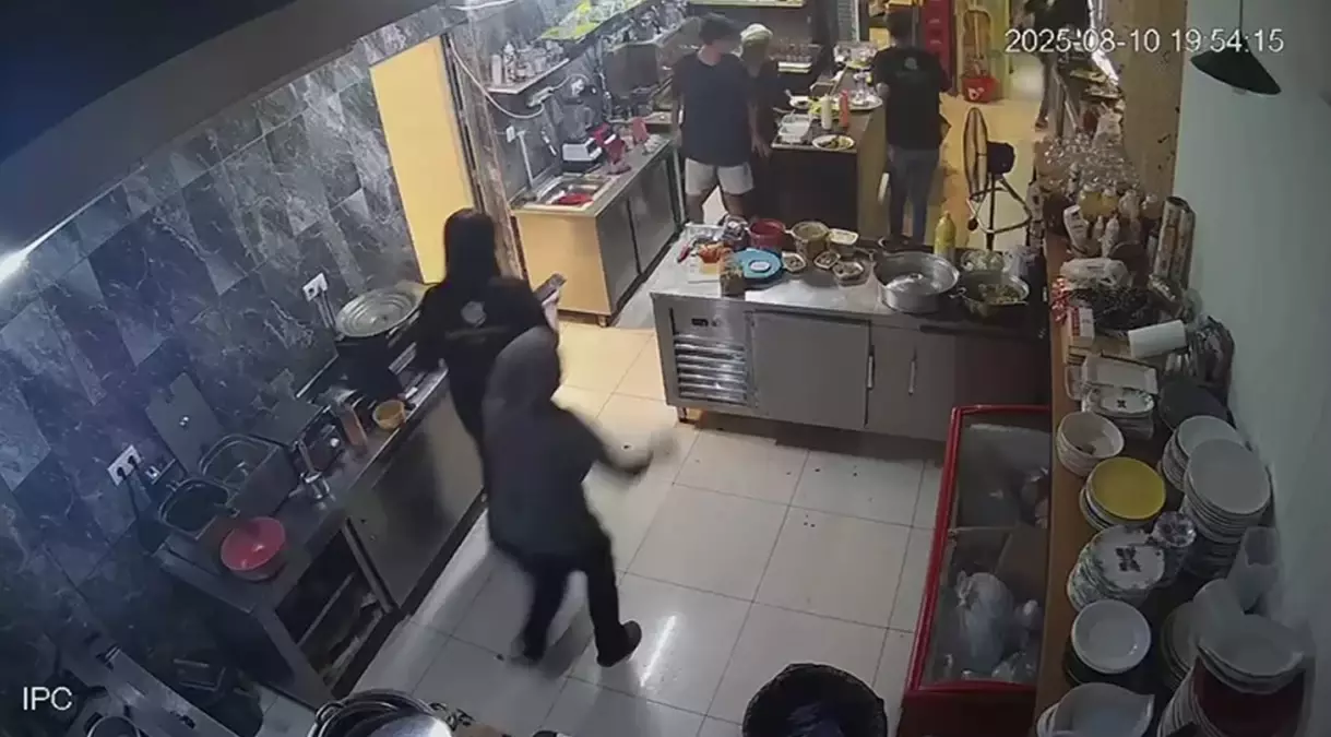 Manisa'da Deprem Anı Kafeteryanın Kamerasında