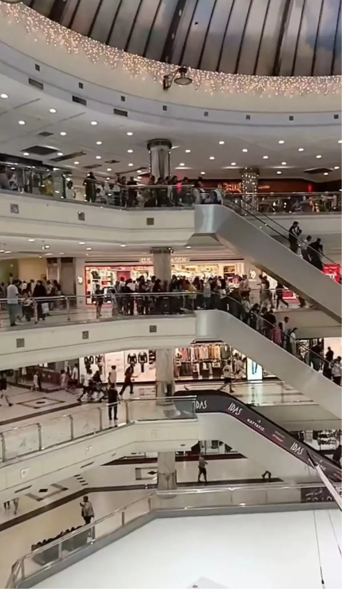 Bursa'da AVM'de Deprem Panik Yarattı