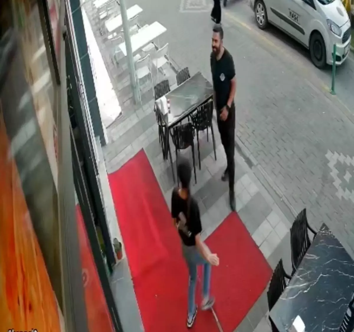 Manisa'da 6,1 Büyüklüğünde Deprem: Vatandaşlar Panik İçinde Sokaklara Çıktı