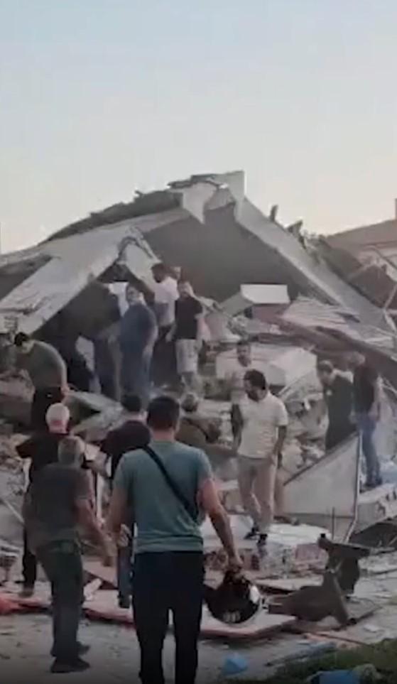 balikesir deki deprem nedeniyle bazi binalar 18933828 3355 m