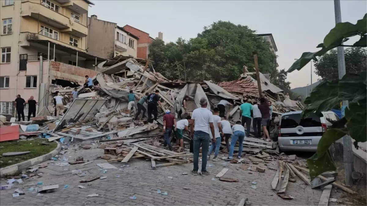 Balıkesir depremde yıkılan bina var mı, kaç bina yıkıldı? Depremde ölen veya yaralanan var mı?