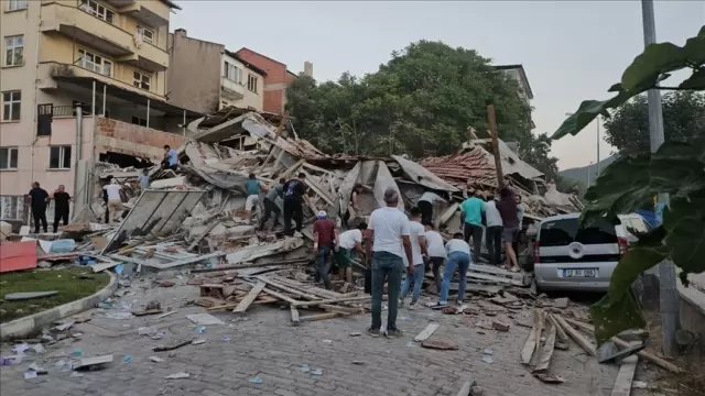 Balıkesir depremde yıkılan bina var mı, kaç bina yıkıldı? Depremde ölen veya yaralanan var mı?