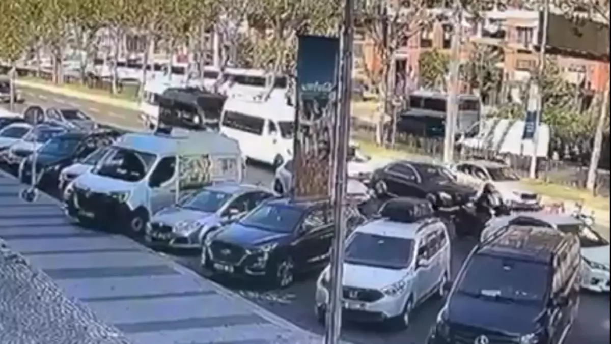 Beyoğlu'nda Zincirleme Kaza: 6 Turist Yaralandı