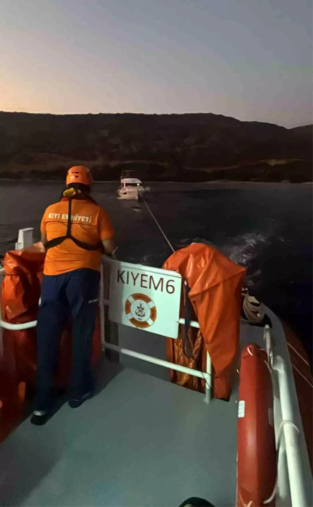Bodrum'da Arıza Yapan Tekne Kıyı Emniyeti Tarafından Kurtarıldı