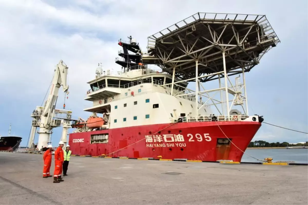 Çin Tasarımı Kanal Açma Gemisi Brunei'de Göreve Başladı