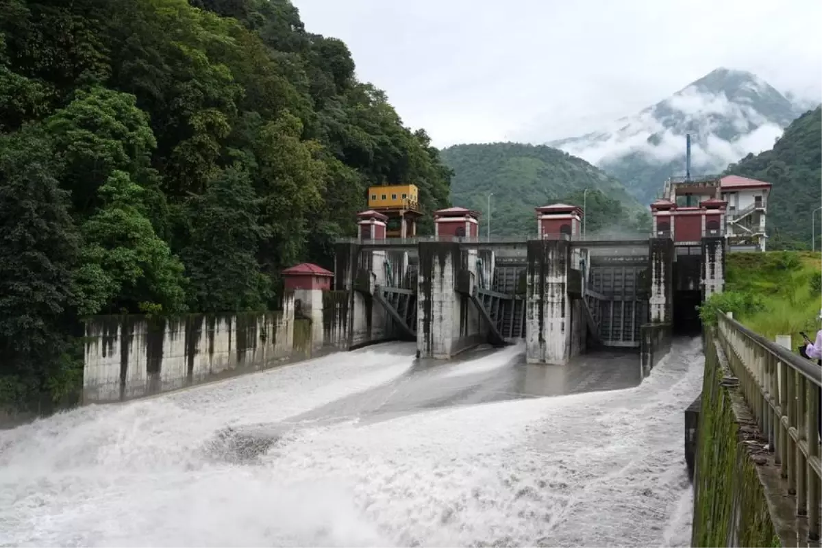 Nepal'deki A Hidroelektrik Santrali 3 Milyar Kilovatsaat Elektrik Üretti