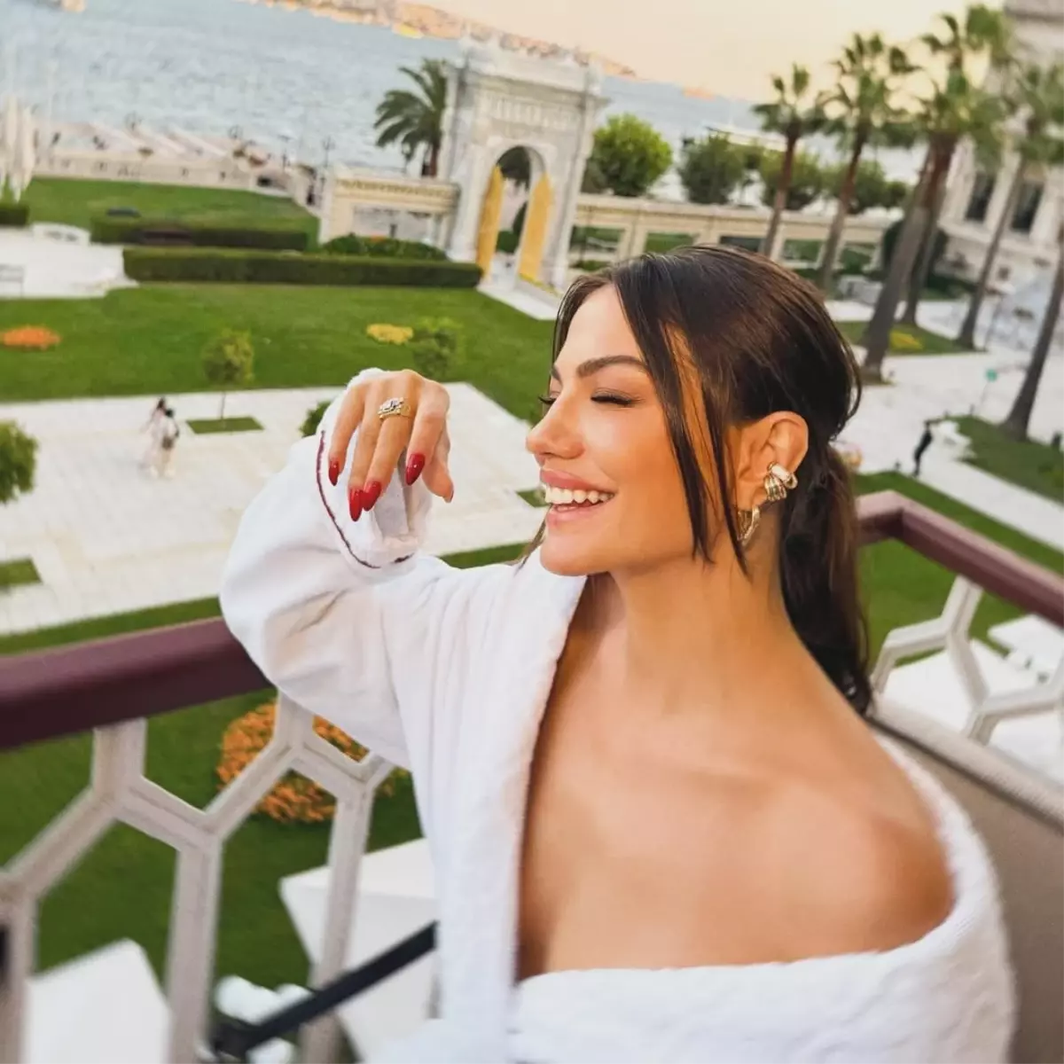 Demet Özdemir'den Eşref Rüya Paylaşımları Etkileşim Rekoru Kırdı
