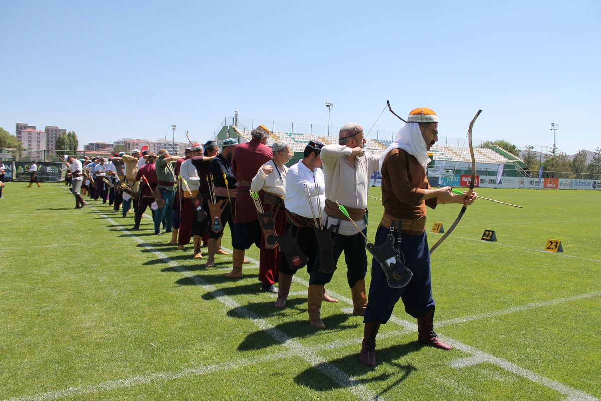 Sivas'ta Geleneksel Türk Okçuluğu Şampiyonası Devam Ediyor