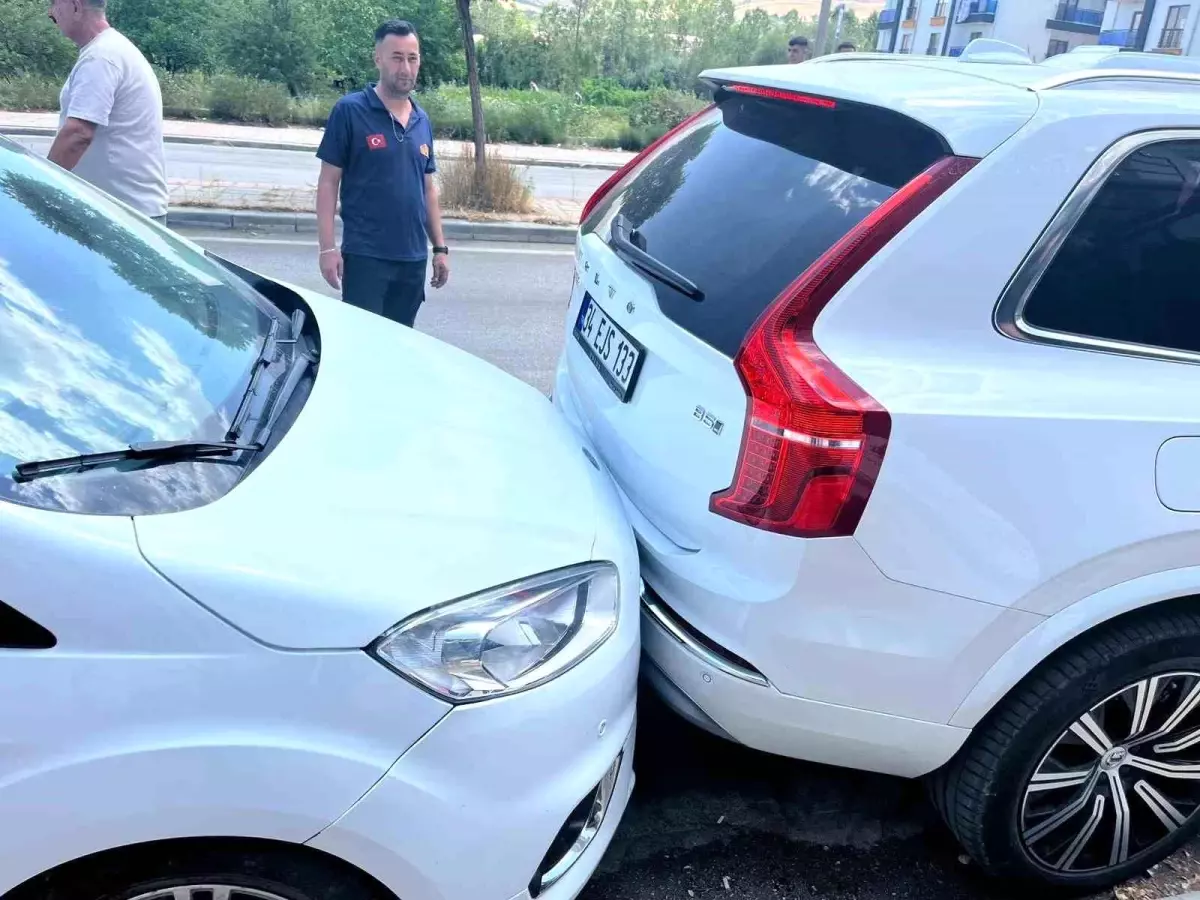 Van'da Zincirleme Trafik Kazası: 1 Yaralı
