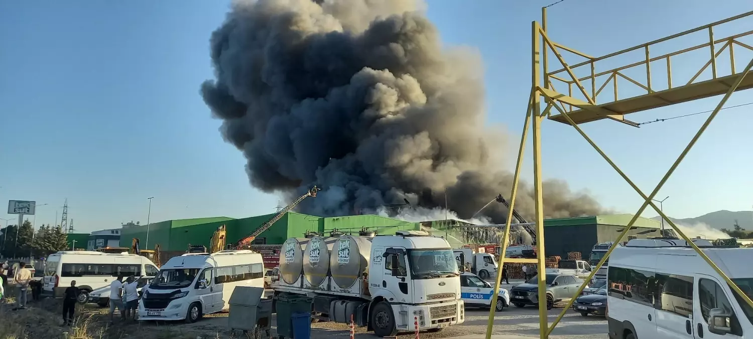 Balıkesir'de Süt Ürünleri Fabrikasında Yangın Çıktı