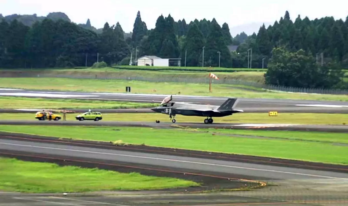 F-35B Savaş Uçağı Japonya'da Acil İniş Yaptı