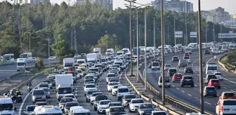 İstanbul'da pazar sabahı yoğun trafik! Birkaç dakikalık yol 40 dakikayı aştı