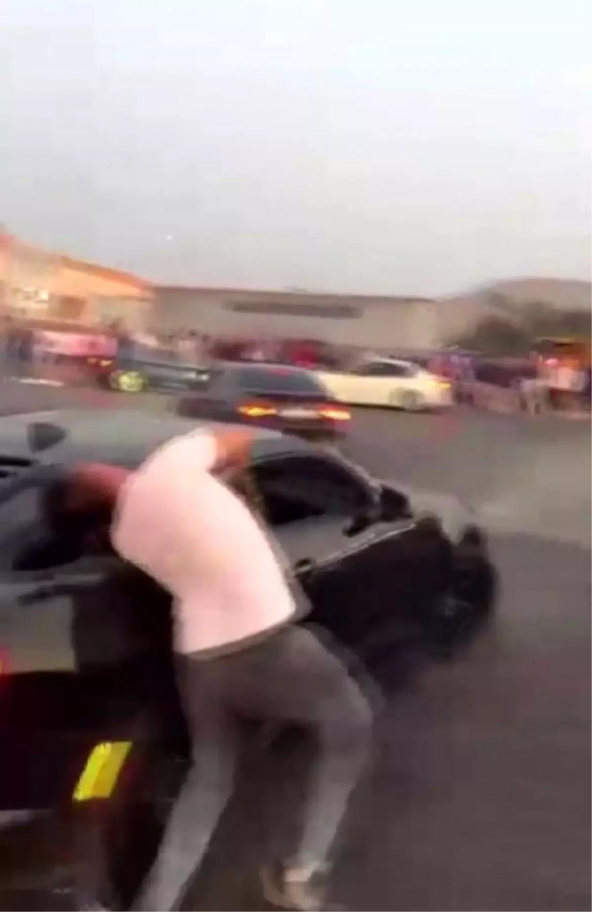 İzmir'de Drift Yapan Sürücülere Ceza, Bir Araç Trafikten Men Edildi