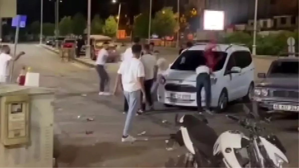 Kahramanmaraş'ta Taşlı Saldırı: İki Yaralı, Polis Olay Yeri İnceleme Başlattı