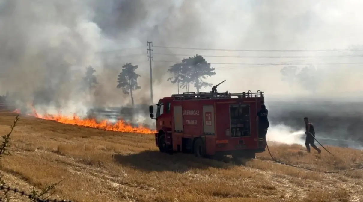 Lüleburgaz'da Anız Yangını: 3 Ev ve Bir Otomobil Kül Oldu