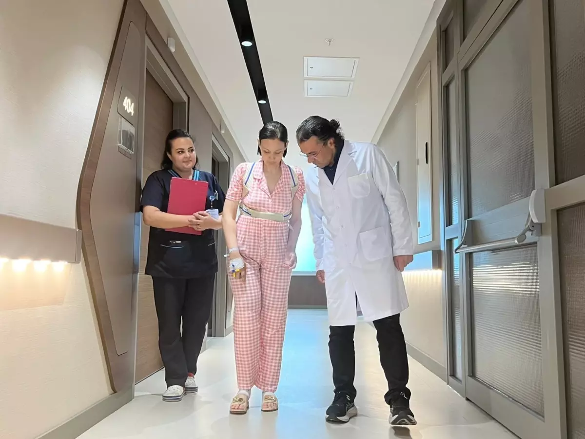 Skolyoz Hastalığını Yenen Ayşen Kartal, 3. Ameliyat Sonrası Yeniden Sağlığına Kavuştu