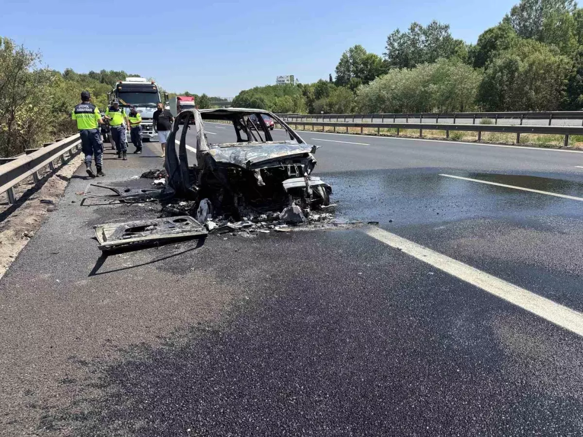 Anadolu Otoyolu'nda Yabancı Plakalı Otomobil Yangını