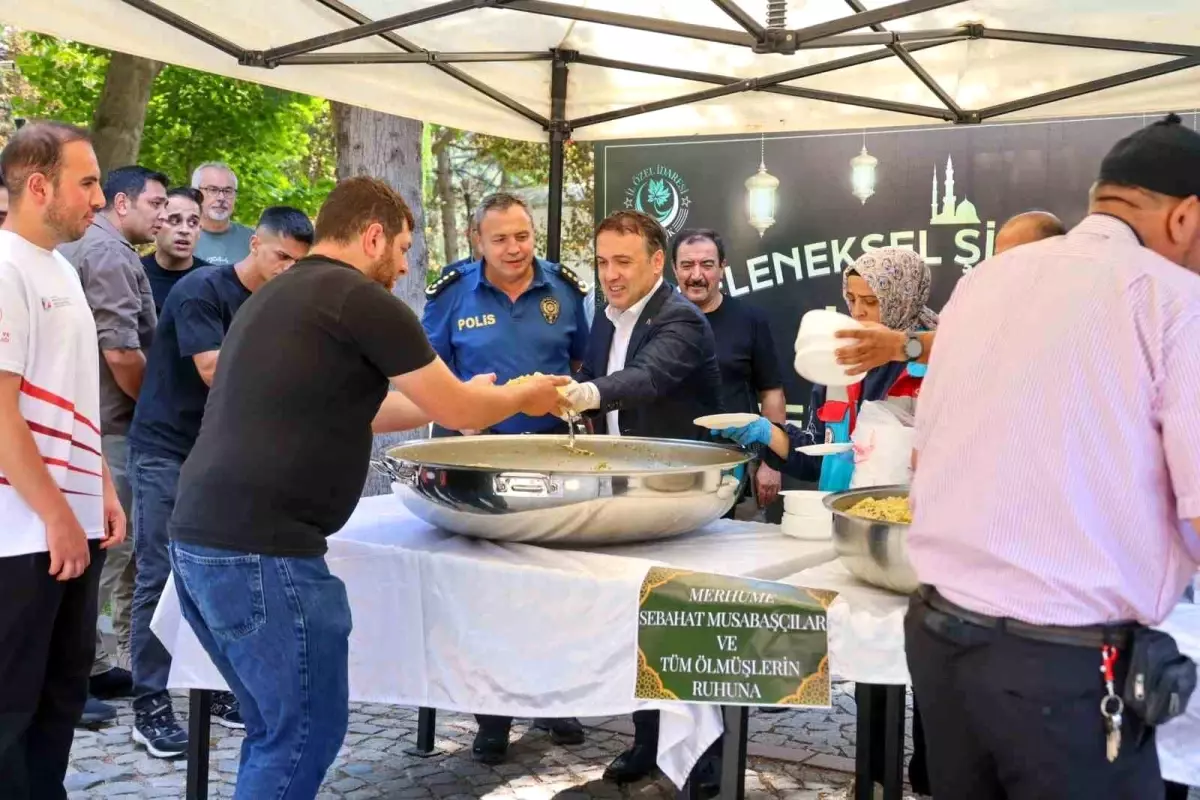 Bilecik Valisi, Şeyh Edebali Külliyesi'nde Geleneksel Şifalı Pilav Etkinliğine Katıldı