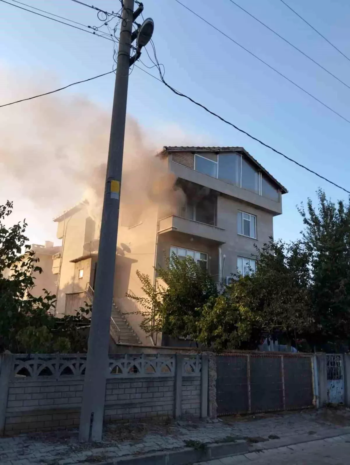 Tekirdağ'da Apartman Yangını Kontrol Altına Alındı