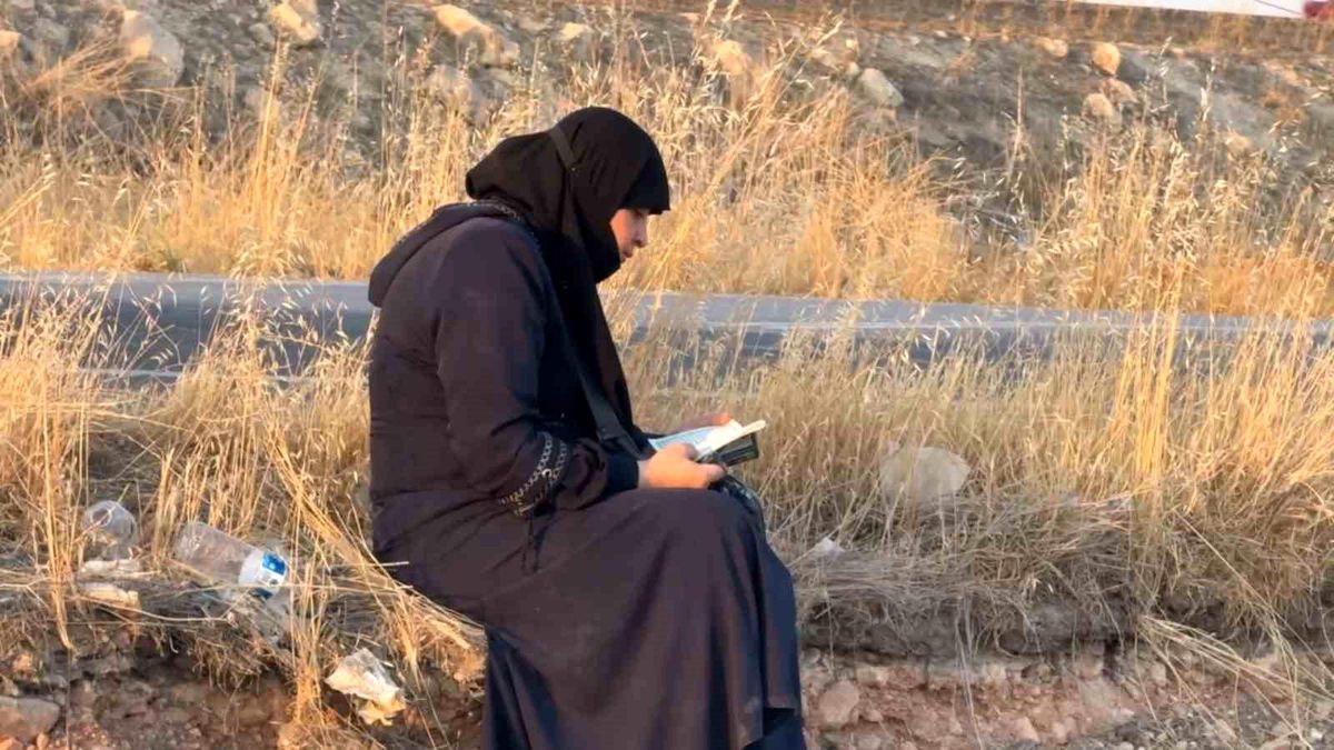 Takla Atan Otomobilden Yara Almadan Kurtulan Kazazede, Kuran Okuyarak Şükretti
