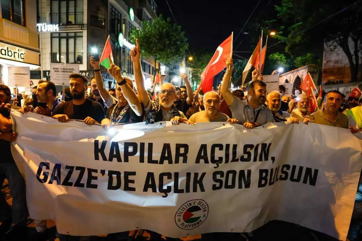 'Gazze'ye Umut Işığı Ol' Yürüyüşü Düzenlendi