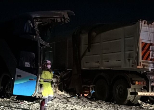 yolcu otobusuyle kamyon carpisti 11 olu 45 yarali 18932205 8433 m