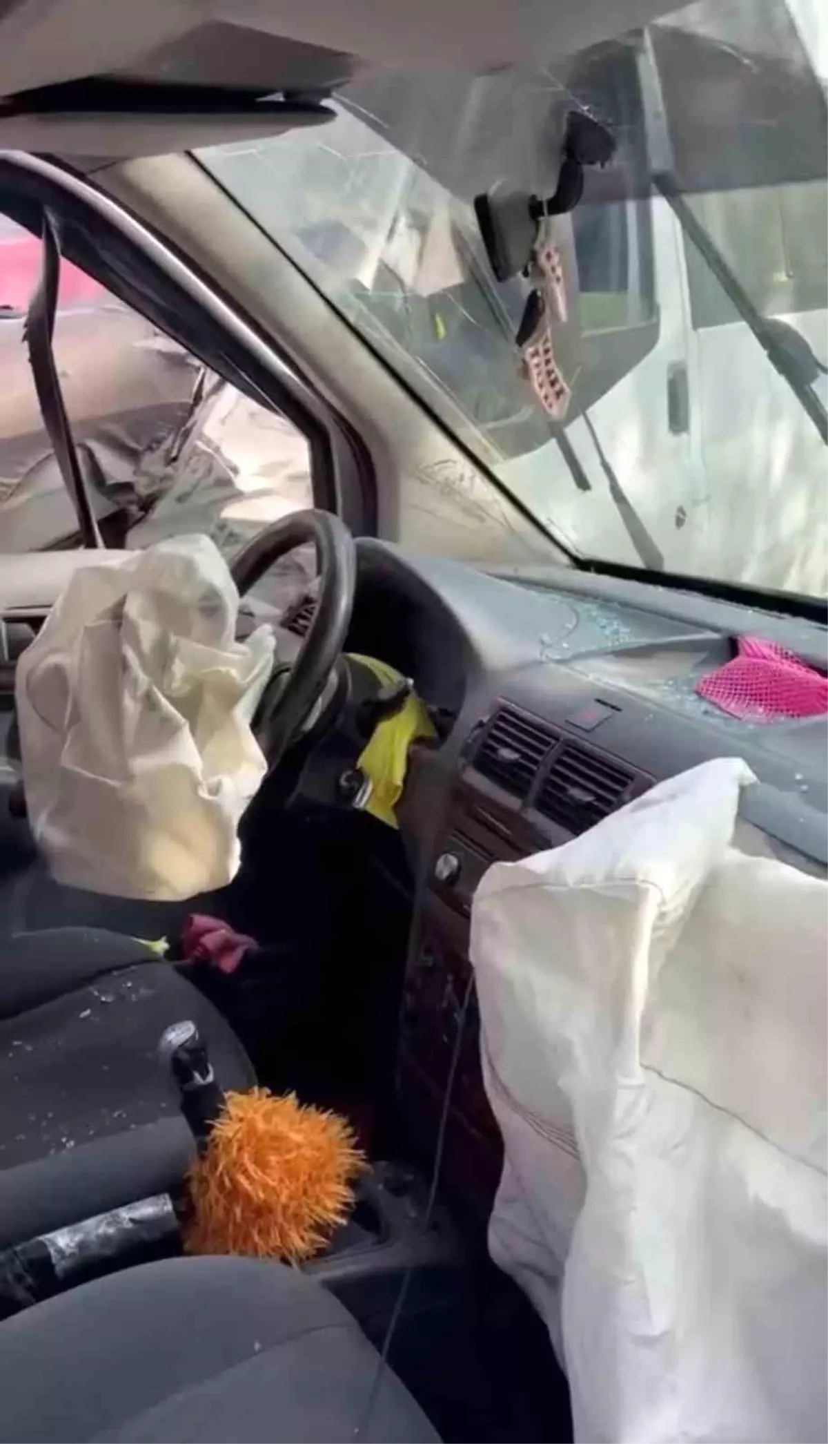 Yüksekova'da Trafik Kazası: 3 Yaralı