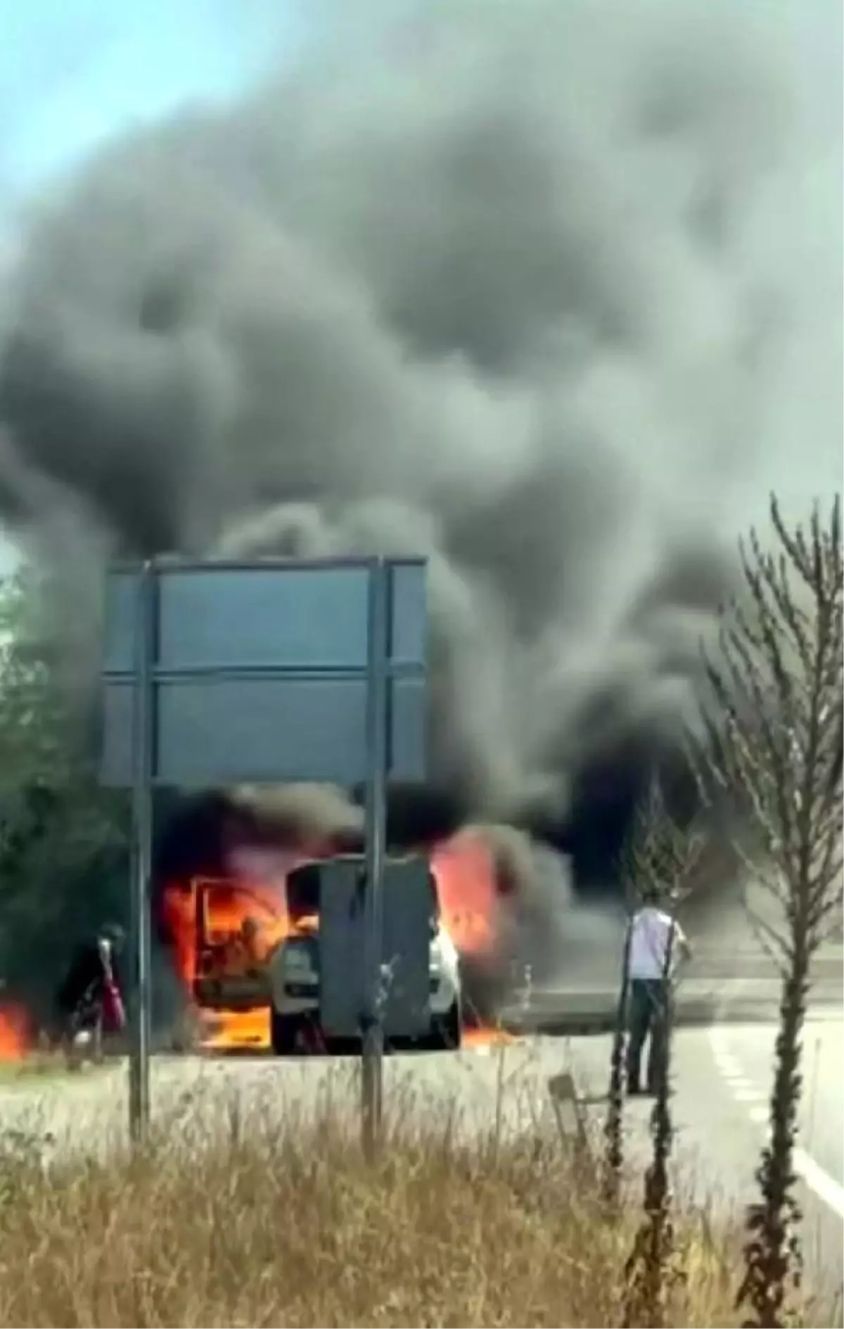 Sakarya'da Pikap Aracı Yangın Çıkardı