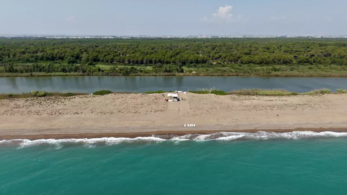 Antalya'da Kaçak Yapı Tartışması: Beşgöz Deresi'nde Konteyner Dikkat Çekiyor