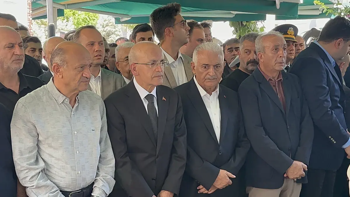 Bakan Mehmet Şimşek'in Ağabeyi Nazmi Şimşek Son Yolculuğuna Uğurlandı