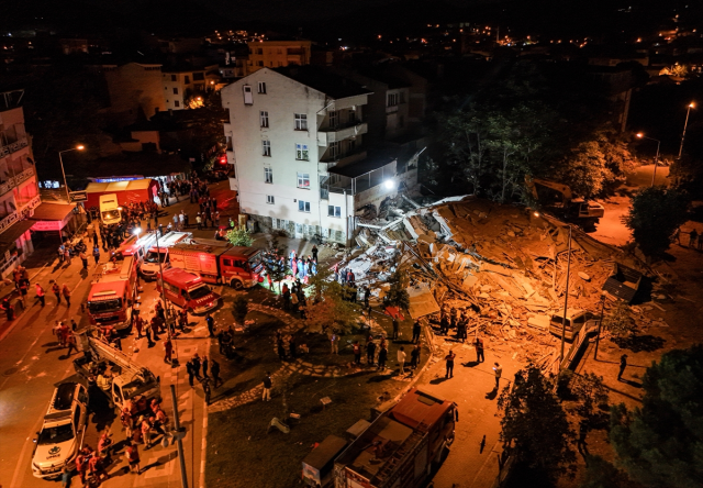 balikesir depreminde unlu oyuncu eylul tumbar 18934649 8420 m