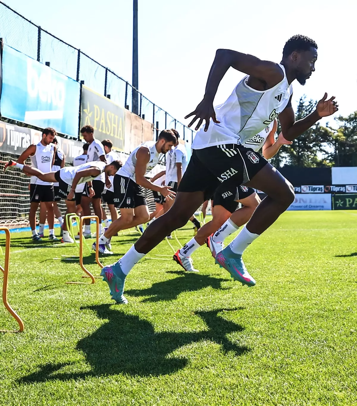 Beşiktaş, St. Patricks Maçı Hazırlıklarına Devam Ediyor
