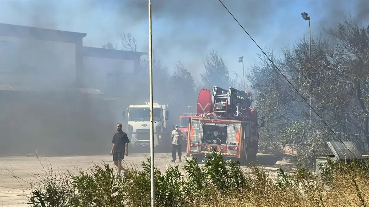 Çanakkale'de Yangın Nedeniyle Üç Nokta Tahliye Edildi