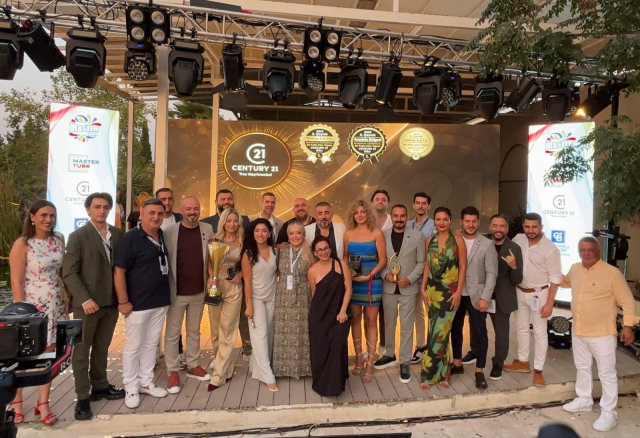 Century 21 Troy Gayrimenkul'un Türkiye-Kıbrıs ciro birinciliği, ödülle taçlandırıldı