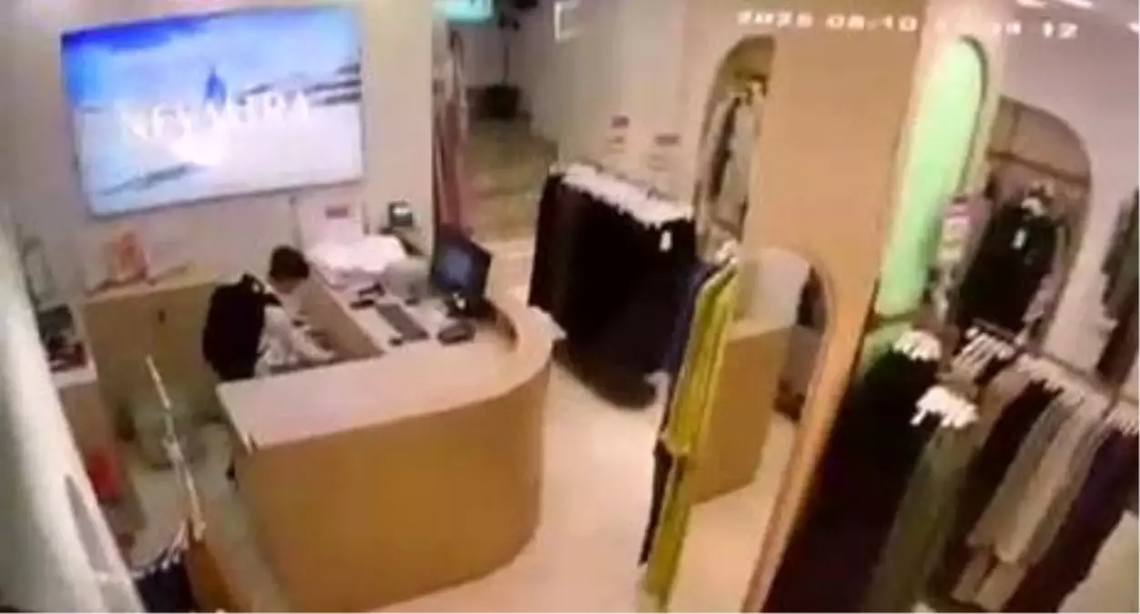 Gebze'de Giyim Mağazasından Cep Telefonu Hırsızlığı