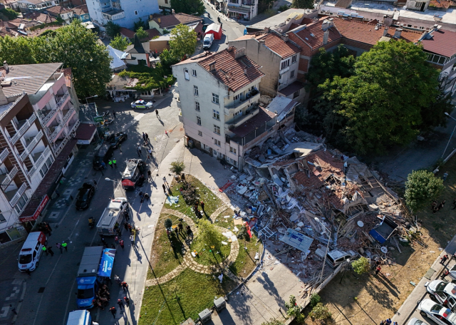 depremde yikilan binayla ilgili vahim iddia pide 18934923 3214 m