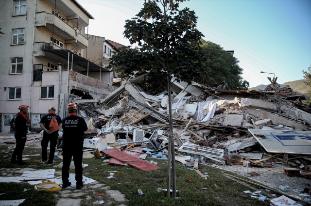 Depremin vurduğu Sındırgı havadan görüntülendi
