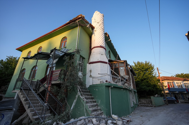 Depremin vurduğu Sındırgı havadan görüntülendi