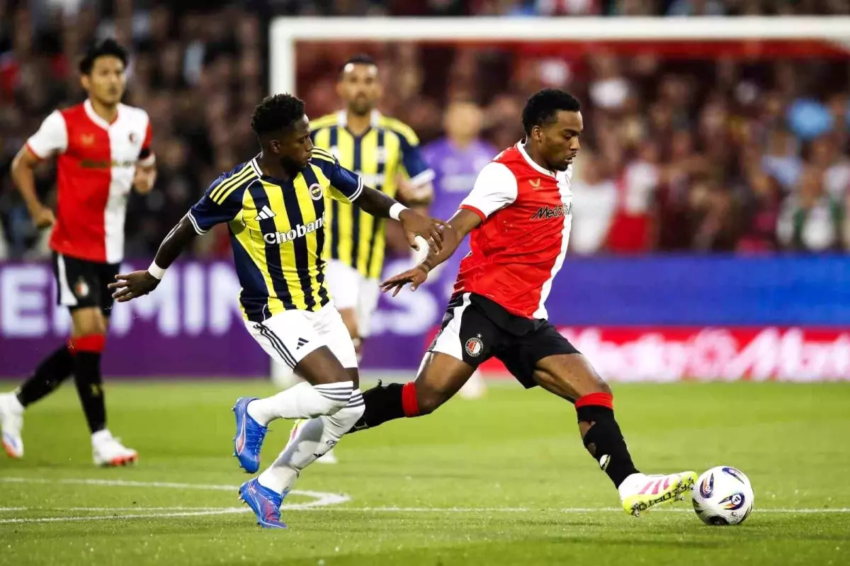 Fenerbahçe, Feyenoord ile Play-Off İçin Mücadele Edecek