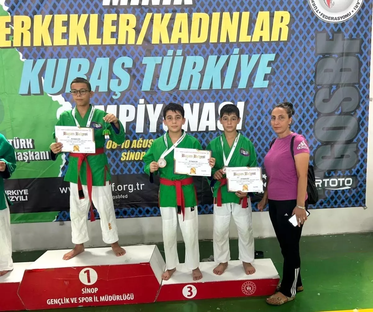 Elazığlı Umuthan Yağcı Türkiye Kuraş Şampiyonası'nda 3. Oldu