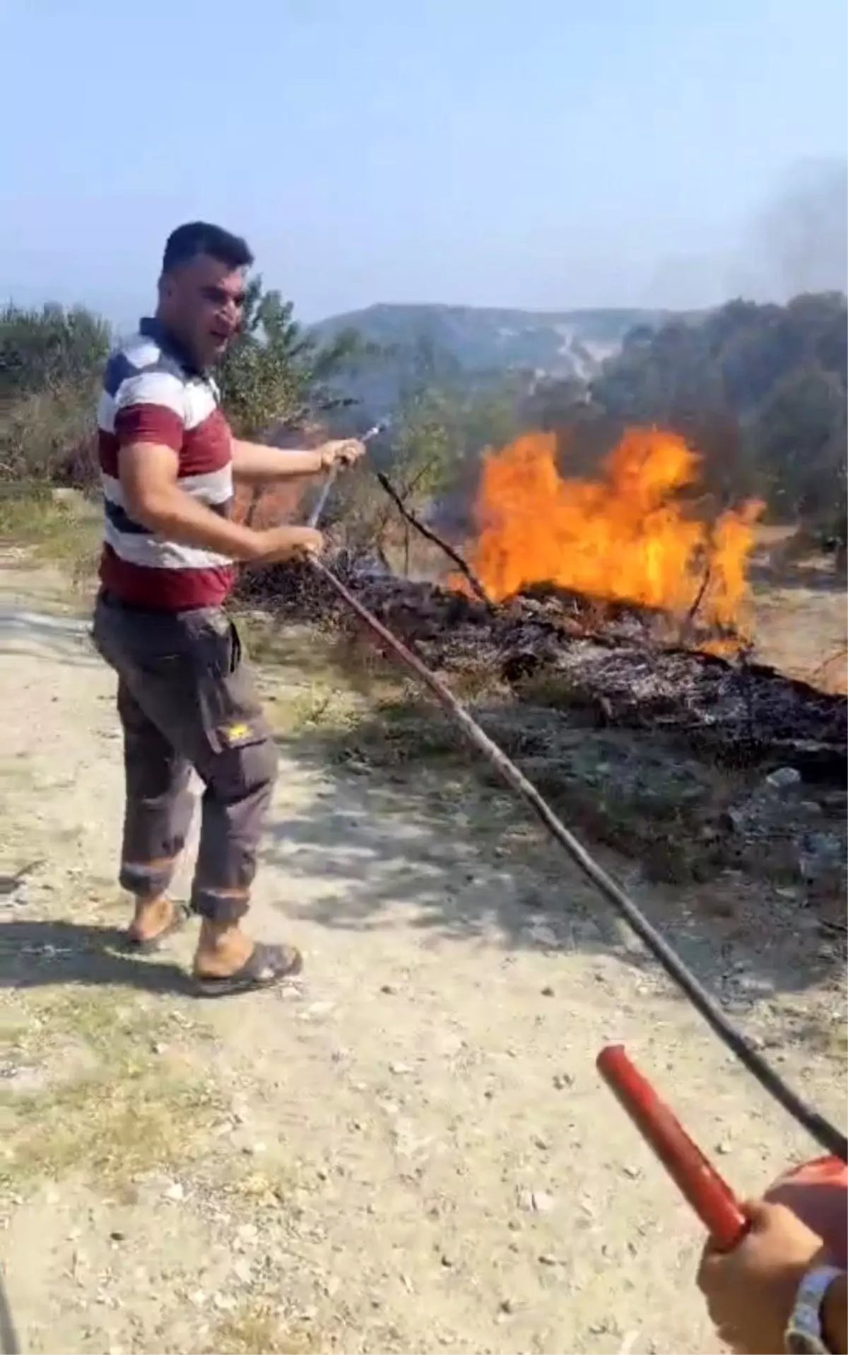 Yayladağı'nda Kopan Elektrik Teli Yangına Neden Oldu