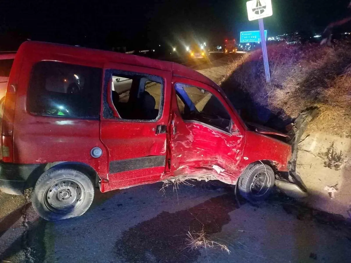 Edirne'de Trafik Kazası: 2 Yaralı