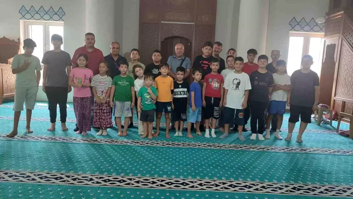 Kur'an kursu öğrencileri şehit teğmen için Kur'an-ı Kerim tilaveti yaptı